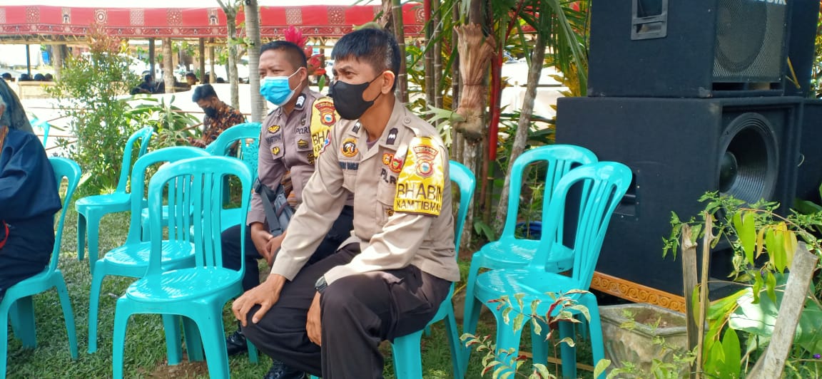 Bhabinkamtibmas pemantauan Prokes pada acara MUSYWIL II KOJA PENGAWAS MADRASAH