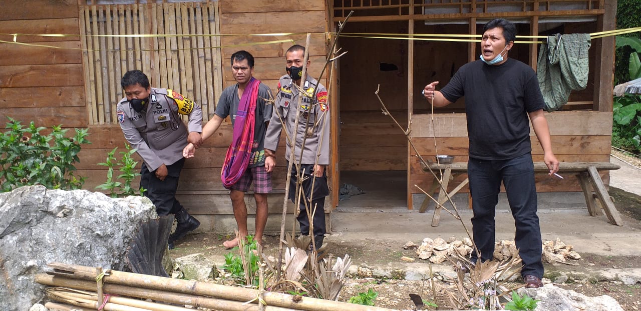Mengamuk dan Ganggu Warga, Personil Polsek Sangalla Amankan ODGJ
