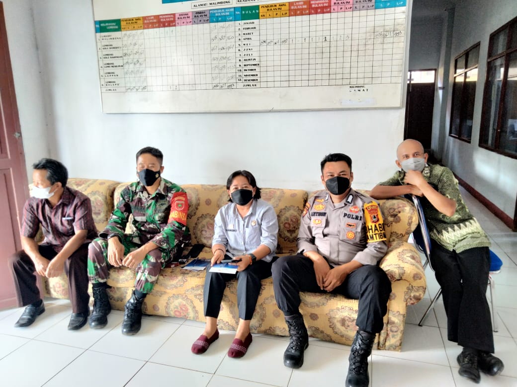 Kapolsek Mengkendek lakukan pemeriksaan kelengkapan personil
