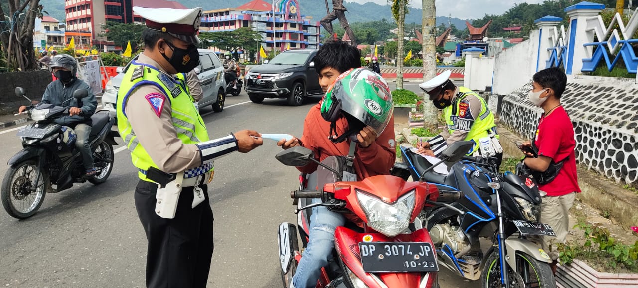 Pendampingan Bhabinkamtibmas pengawasan Vaksinasi door to door