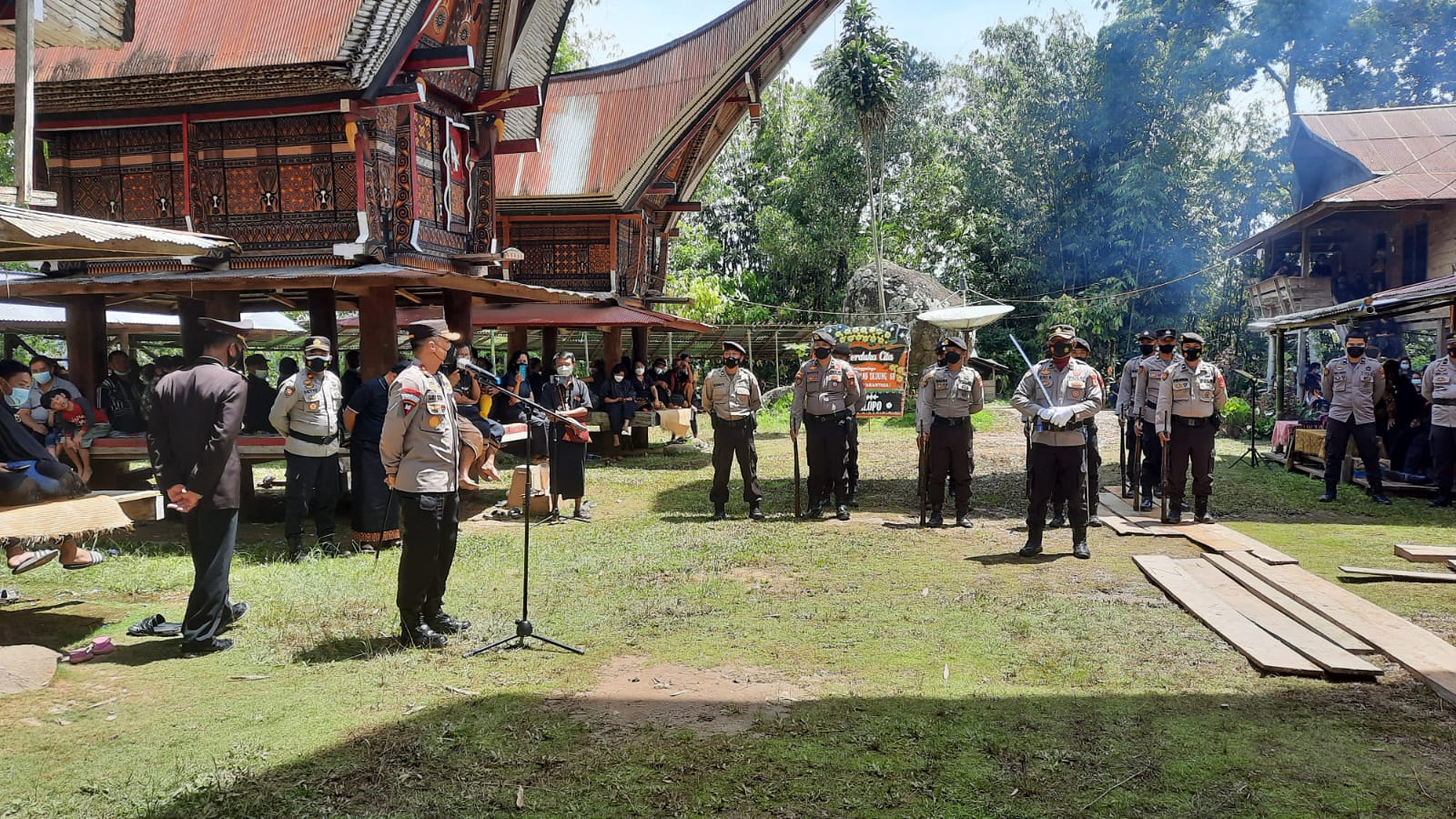 Bhabinkamtibmas Polsek Mengkendek Pengamanan jelajah Pesona Sulawesi 2021