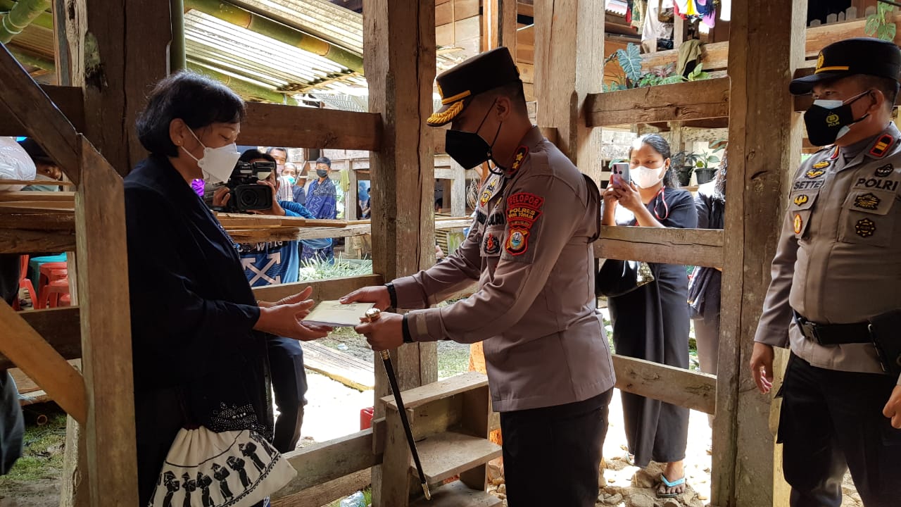 Bhabinkamtibmas Polsek Mengkendek Pengamanan jelajah Pesona Sulawesi 2021