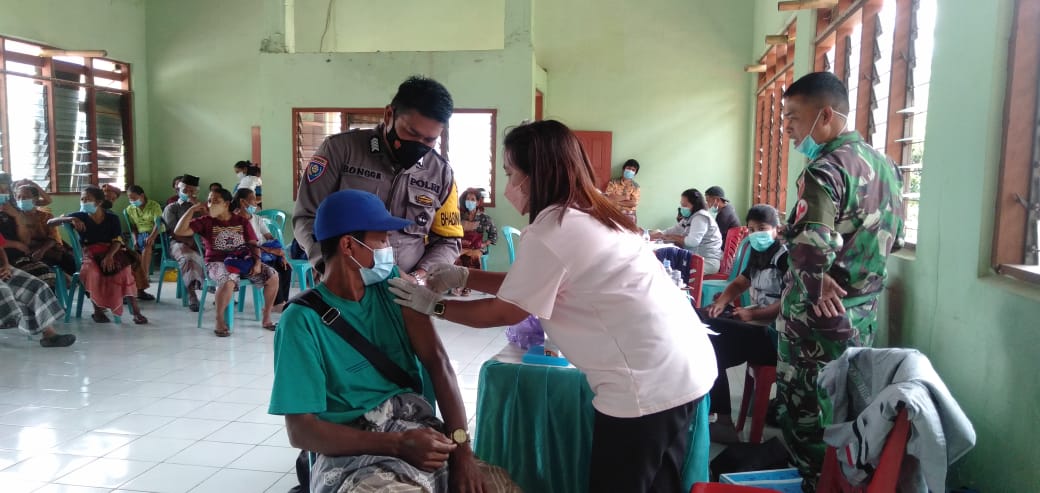 Bhabinkambtimas Himbauan Protokol Kesehatan Di Acara Rambu Solo