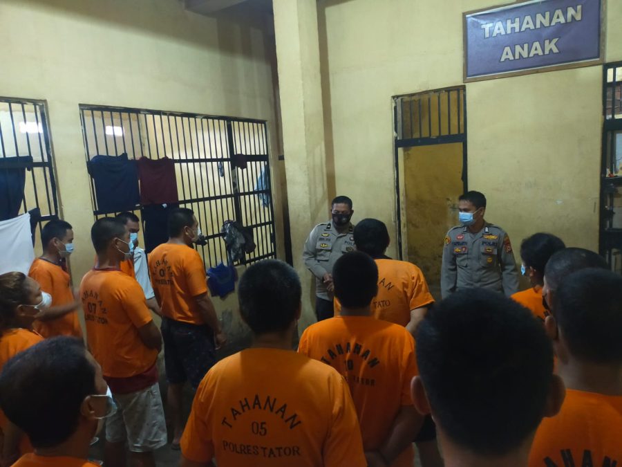Pemeriksaan Barang Milik Tahanan Dan Olahraga Bagi Tahanan Polres Tana Toraja