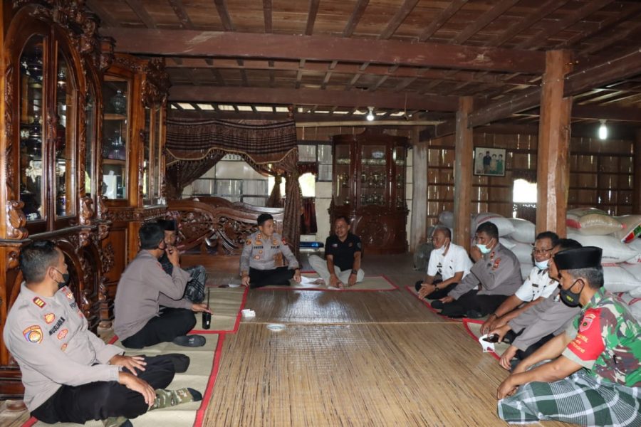 Temui Pemangku Adat Tolotang, Kapolres Sidrap Ajak Gelorakan Vaksinasi