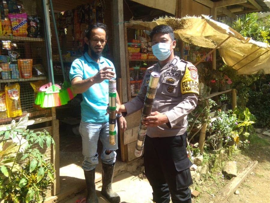 Kapolsek Makale bersama Personil mendatangi TKP longsor di Milan