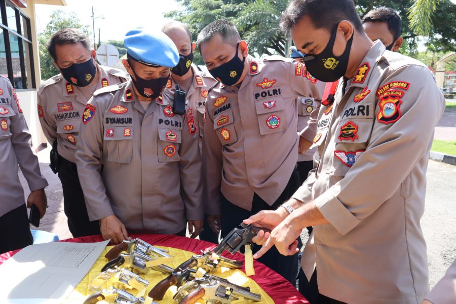 Antisipasi Penyalahgunaan Senpi, Kapolres Pinrang Lakukan Pengecekan Senpi Dinas Anggota