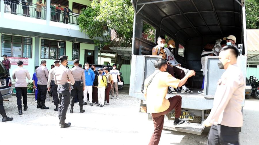 Kebut Vaksin, Sat Samapta Polres Tana Toraja Fasilitasi Vaksin 53 Pelajar SMK Kristen Pelangi