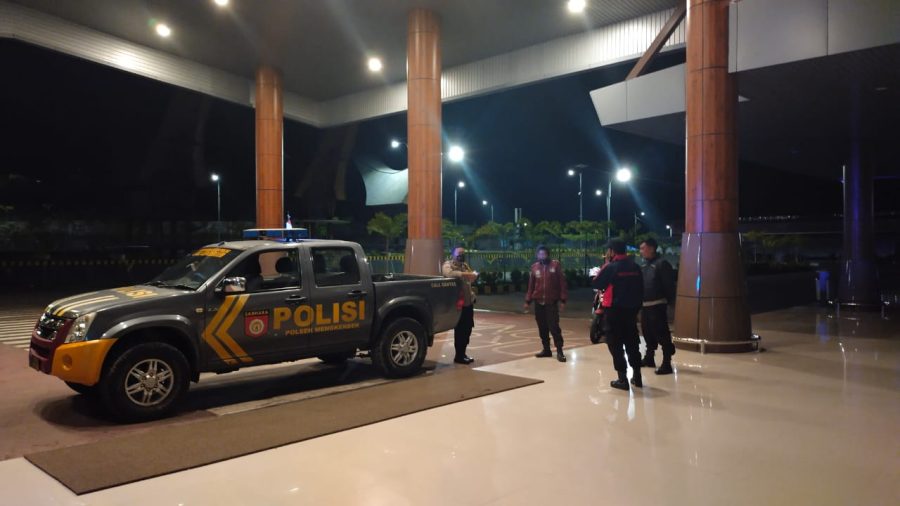 Antisipasi Gangguan Kamtibmas, Polsek Mengkendek Lakukan Patroli Blue Light