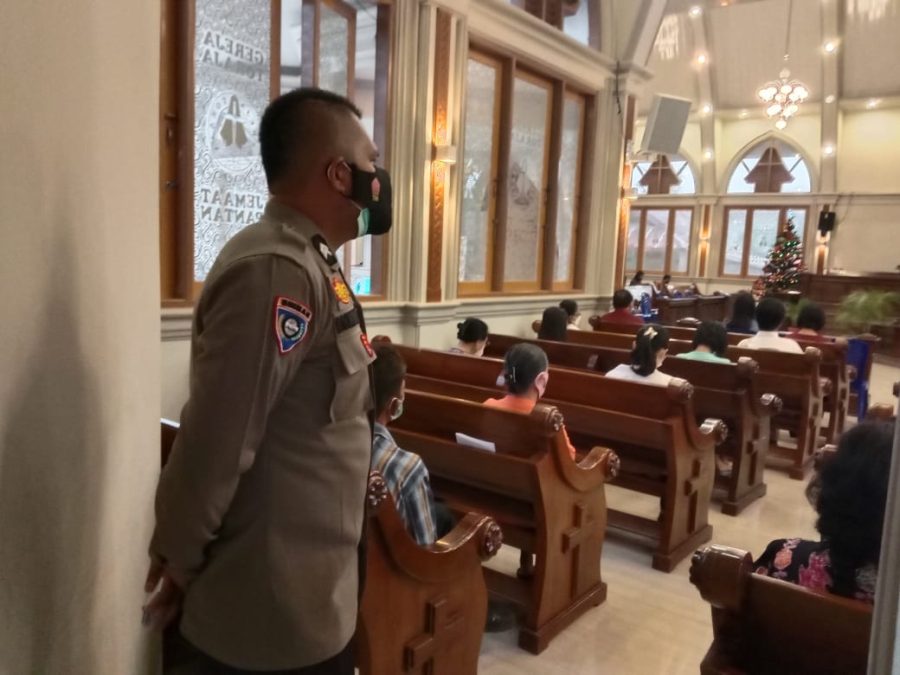 Antisipasi Gangguan Kamtibmas, Polsek Mengkendek Lakukan Patroli Blue Light
