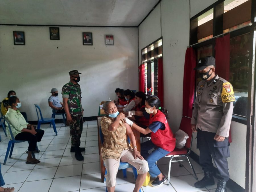 Kapolsek Sangalla monitoring pelaksanaan Gebyar Doorprize Vaksinasi