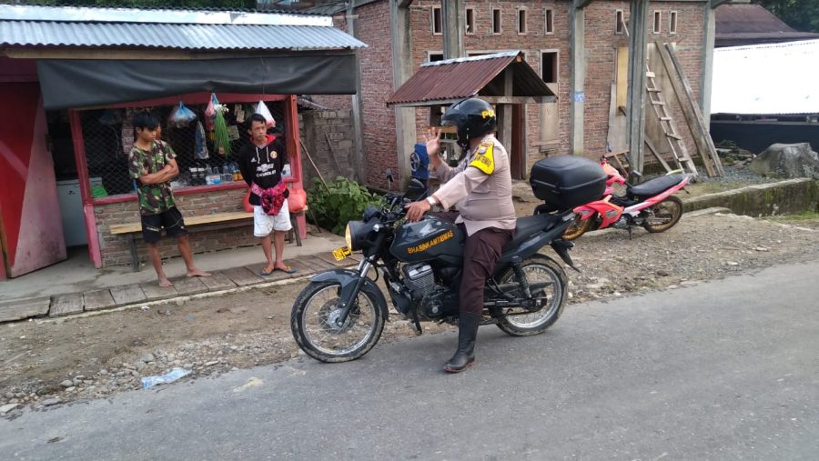 Bhabinkamtibmas Edukasi dan Pengawasan kepatuhan Prokes