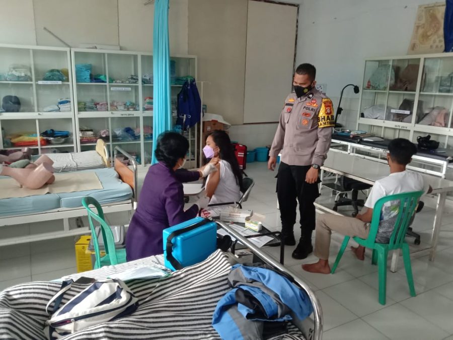 Kapolsek Sangalla monitoring pelaksanaan Gebyar Doorprize Vaksinasi