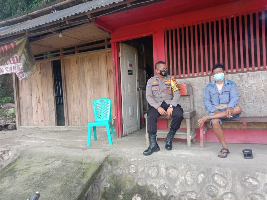 Jalin Silaturahmi, Bhabinkamtibmas Polsek Makale Door to door Di Wilayah Binaan