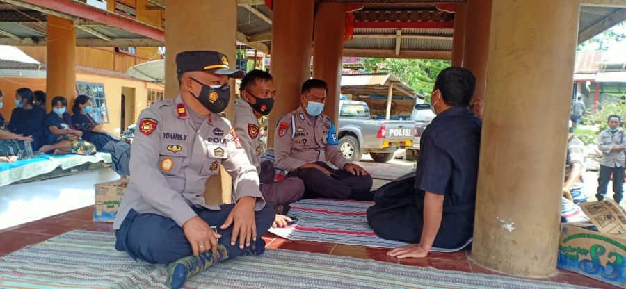 Kapolsek Mengkendek pengawasan Prokes dalam rangka persiapan Acara Rambu Solo’