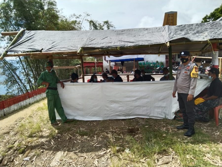 Kapolsek Mengkendek pengawasan Prokes dalam rangka persiapan Acara Rambu Solo’
