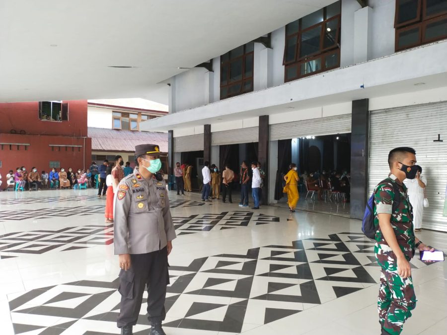 Bhabinkamtibmas pemantauan Protokol Kesehatan Cegah Covid-19 Jelang acara Nikah