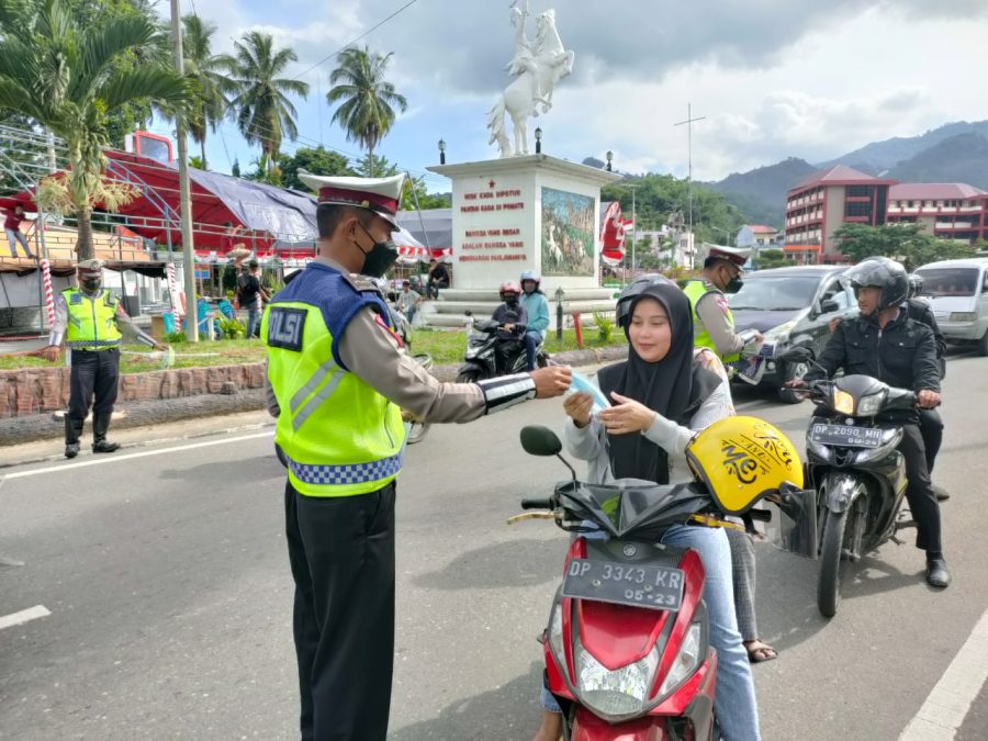 Bhabinkamtibmas pemantauan Protokol Kesehatan Cegah Covid-19 Jelang acara Nikah