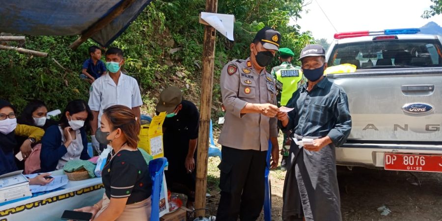 Bhabinkamtibmas Pengamanan Rangkaian Adat Acara Rambu Solo’ di Ma’pasonglo