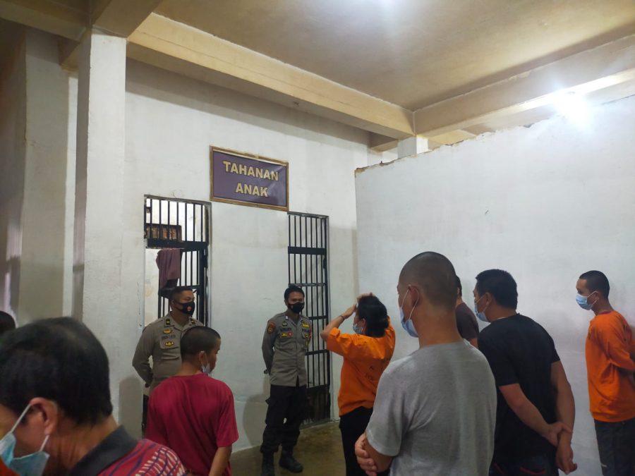 Bhabinkamtibmas Pengamanan Rangkaian Adat Acara Rambu Solo’ di Ma’pasonglo