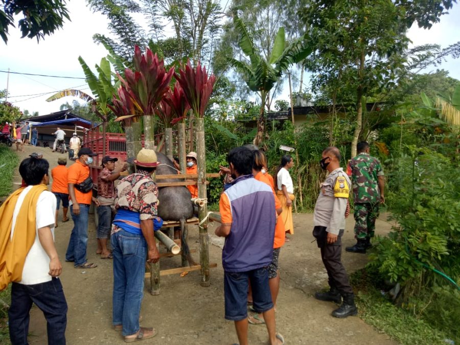 Kapolsek Makale bersama personil monitoring syukuran di tongkonan Tondok Tangga