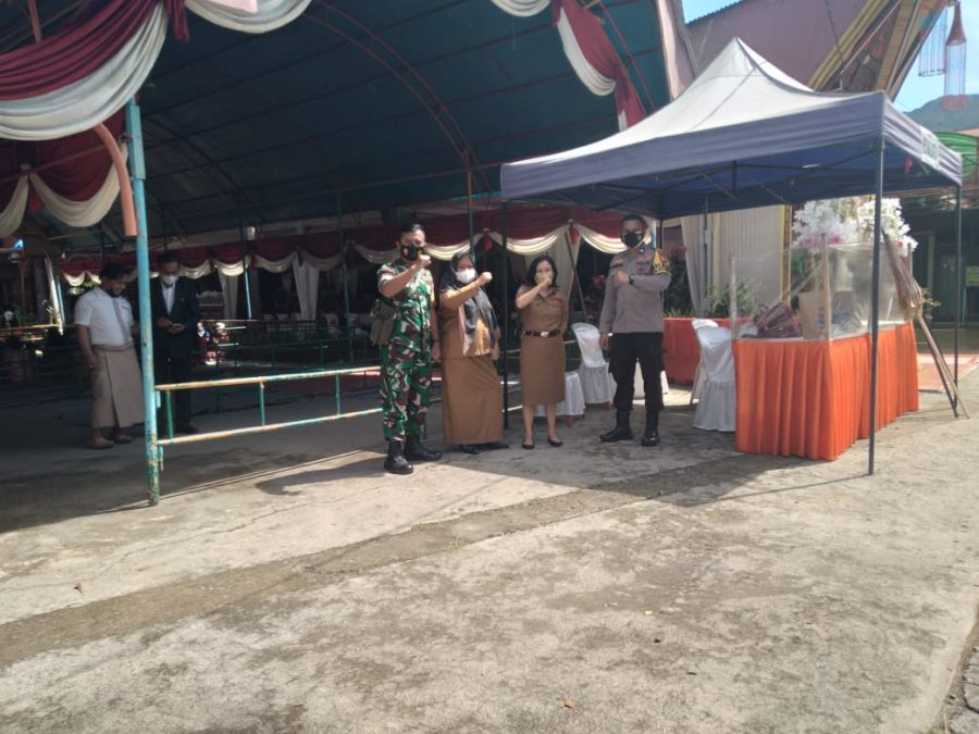 Bhabinkambtimas Polsek Makale Memantau Acara Kegiatan Adat Rambu Solo