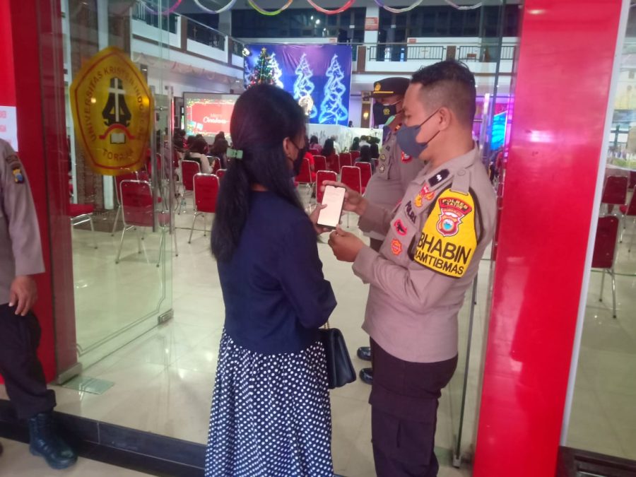 Kapolsek Makale IPTU BUNGA SALU pimpin pengamanan Natal GBI SOLA GRACIA