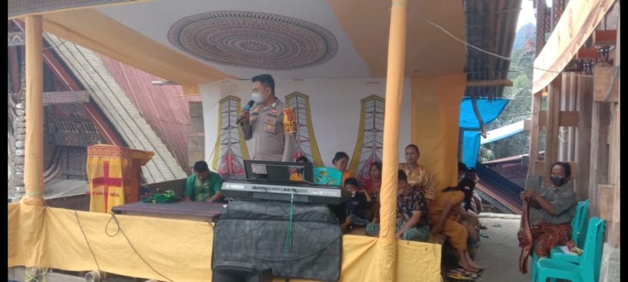 Bhabinkamtibmas Bripka Agustinus Bongga Ma’dika sambang kekantor lembang Batusura’