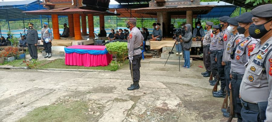 Bhabinkamtibmas Bripka Agustinus Bongga Ma’dika sambang kekantor lembang Batusura’