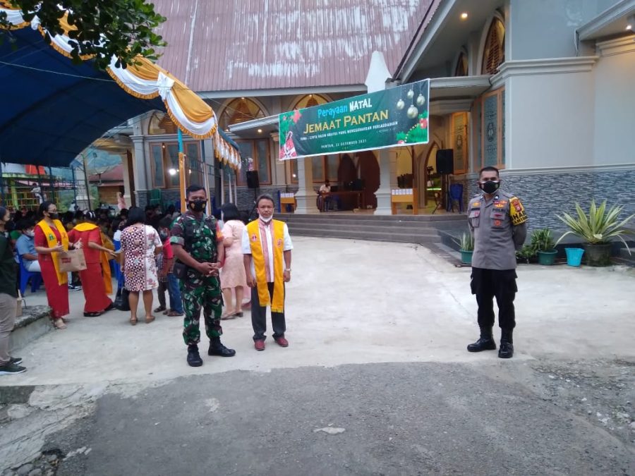 Bhabinkamtibmas Monitoring Perayaan Ibadah Natal Di Gereja Jemaat Pantan