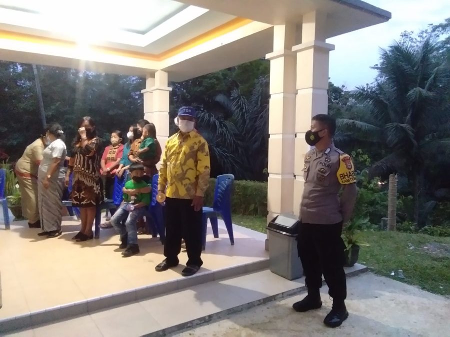 Bhabinkamtibmas Monitoring Perayaan Ibadah Natal Gereja Toraja Jemaat Silobarani