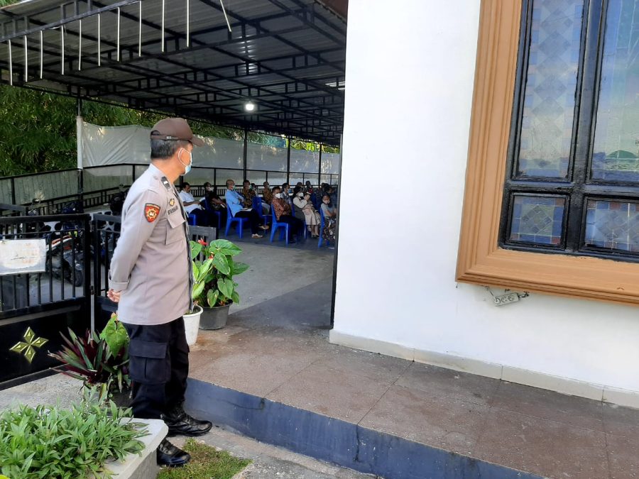 Bhabinkamtibmas Polsek Makale DDS Di Kantor Lurah Buntu Burake