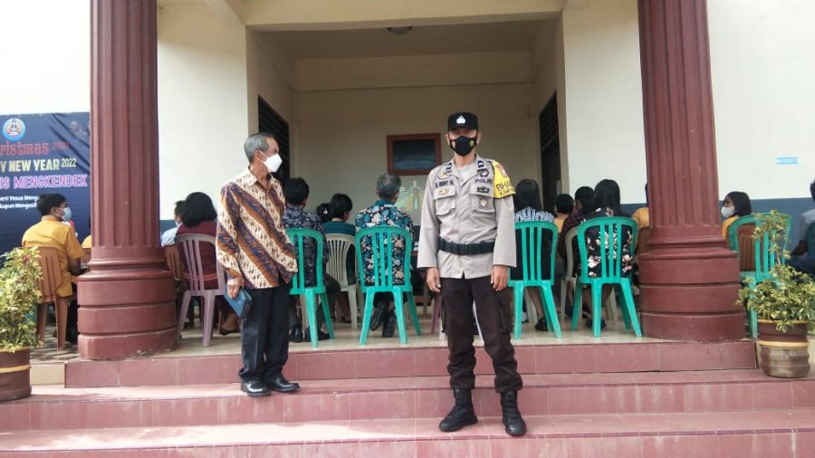 Bhabinkamtibmas Polsek Makale DDS Di Kantor Lurah Buntu Burake