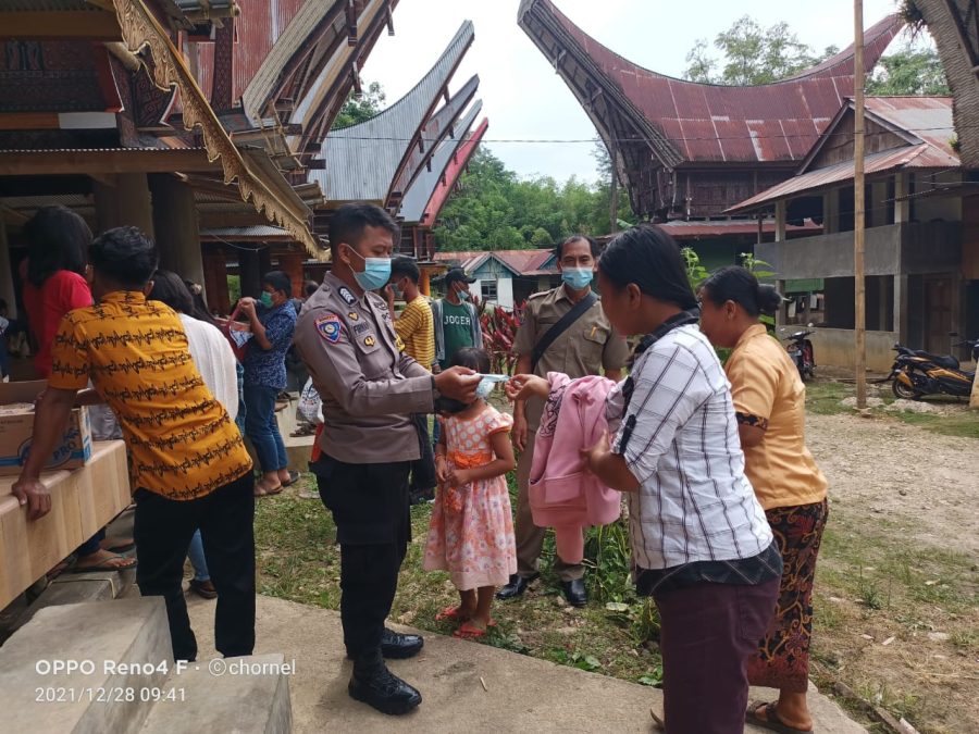 Pengawasan Prokes pada perayaan Natal Tema Cinta Kasih Yesus kristus untuk persaudraan