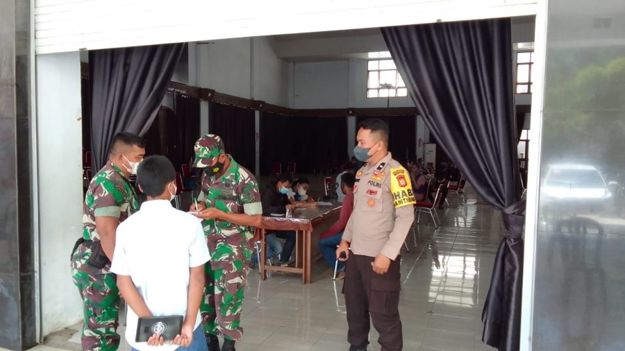 Bhabinkamtibmas pemantauan Protokol Kesehatan pada kegiatan rambu Solo