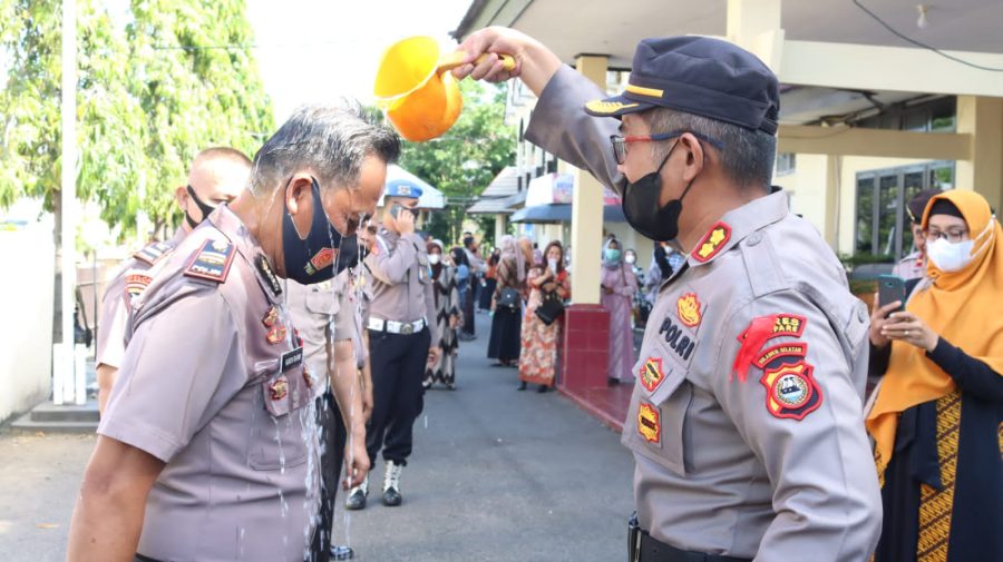 Awal Tahun 2022, Puluhan Personel Polres Parepare Naik Pangkat Setingkat Lebih Tinggi