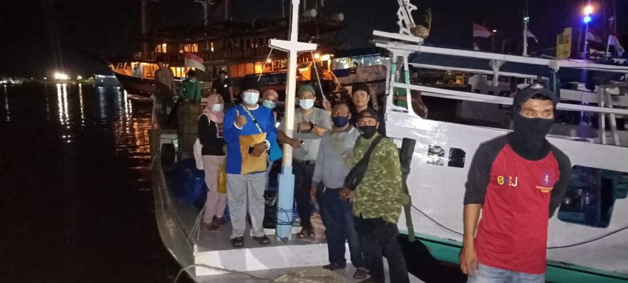 TIM VAKSINASI DARI NAKES PUSKESMAS LIUKANG KALMAS BERSAMA PERSONIL POLSEK LIUKANG KALMAS BERANGKAT MENUJU WILAYAH KEPULAUAN BAGIAN TIMUR  KEC. LIUKANG KALMAS KAB. PANGKEP