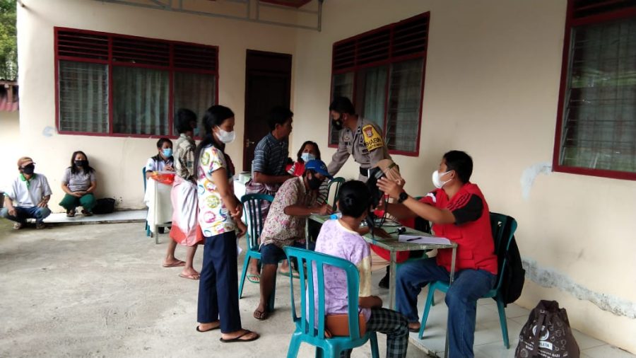 Personil Polsek Mengkendek monitoring acara adat rambu solo