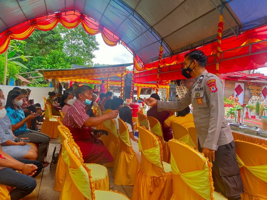 Bhabinkamtibmas dan Instansi Terkait Melakukan Razia Kartu Vaksin