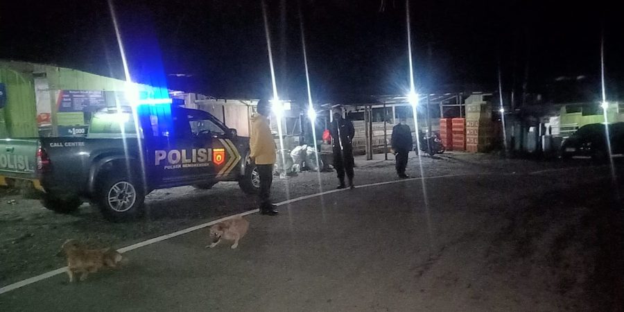 Antisipasi Gangguan Kamtibmas Personil Polsek Mengkendek Lakukan Patroli Blue Light