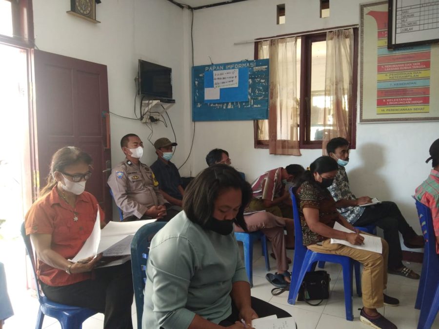 Percepatan Vaksinasi, Bhabinkamtibmas Sambangi Kantor Lembang Turunan