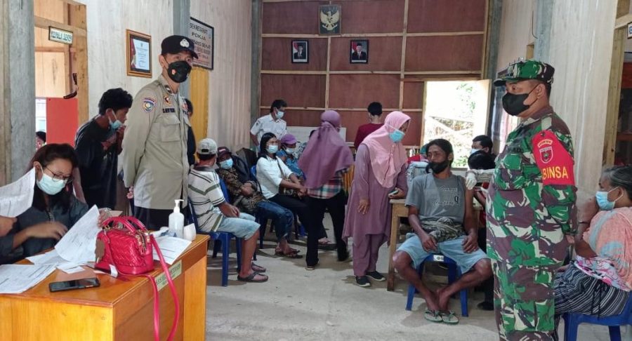 Percepatan Vaksinasi, Bhabinkamtibmas Sambangi Kantor Lembang Turunan