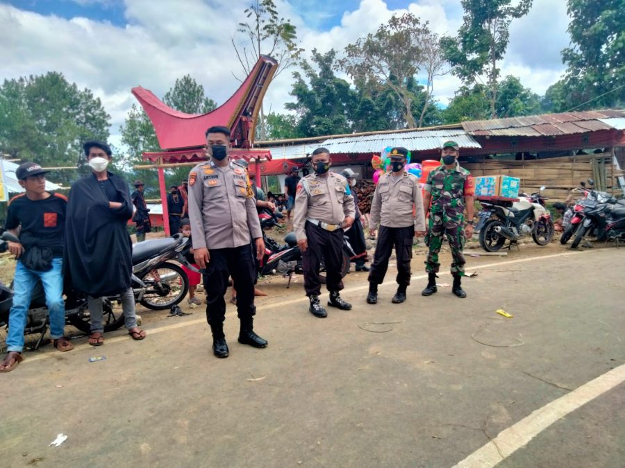Antisipasi Gangguan Kamtibmas Personil Polsek Mengkendek Lakukan Patroli Blue Light