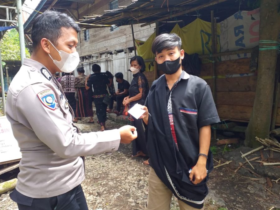 Cegah Covid 19, Bhabinkamtibmas Bripka Ahmad Firmansyah Pemantauan Prokes