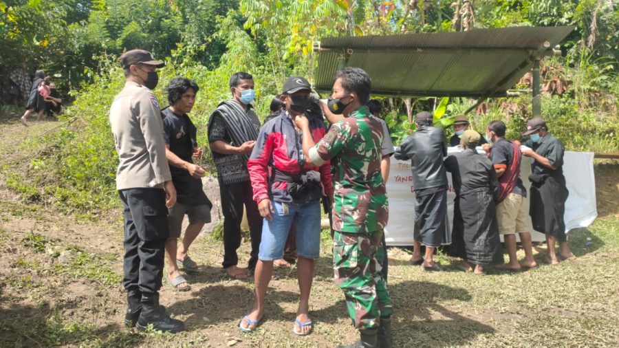 Cegah Covid 19, Bhabinkamtibmas Bripka Ahmad Firmansyah Pemantauan Prokes