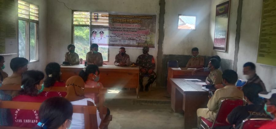 Kapolsek Makale bersama Personil Himbau Penerapan Prokes pada acara Rambu solo