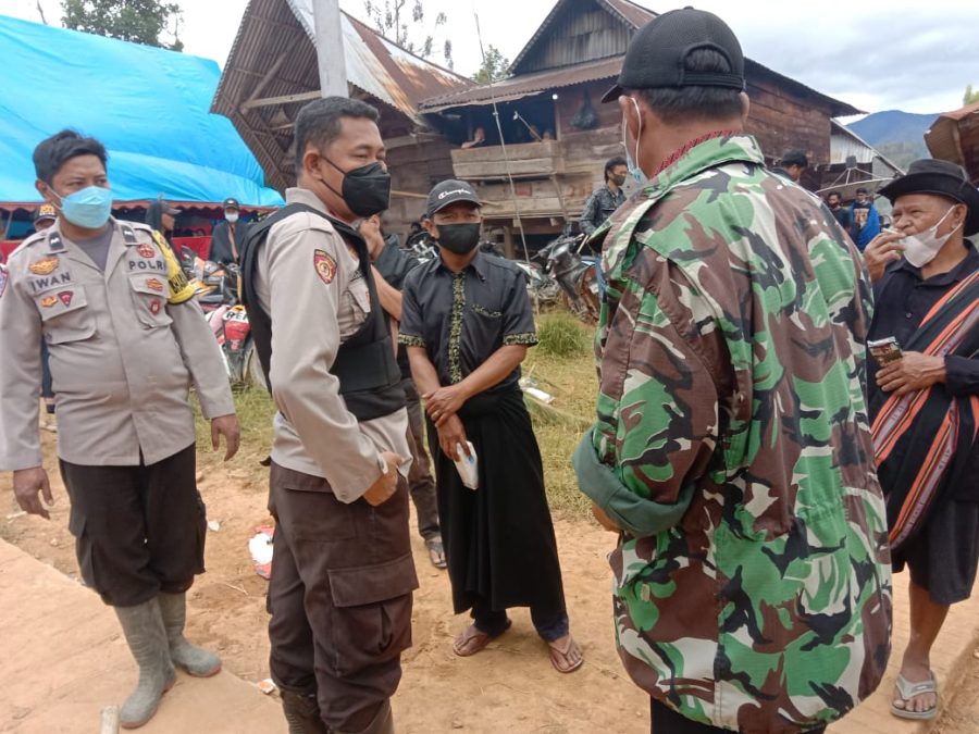 Pemeriksaan Kartu Vaksin, Bhabinkamtibmas Melakukan Pengawasan Protokol Kesehatan