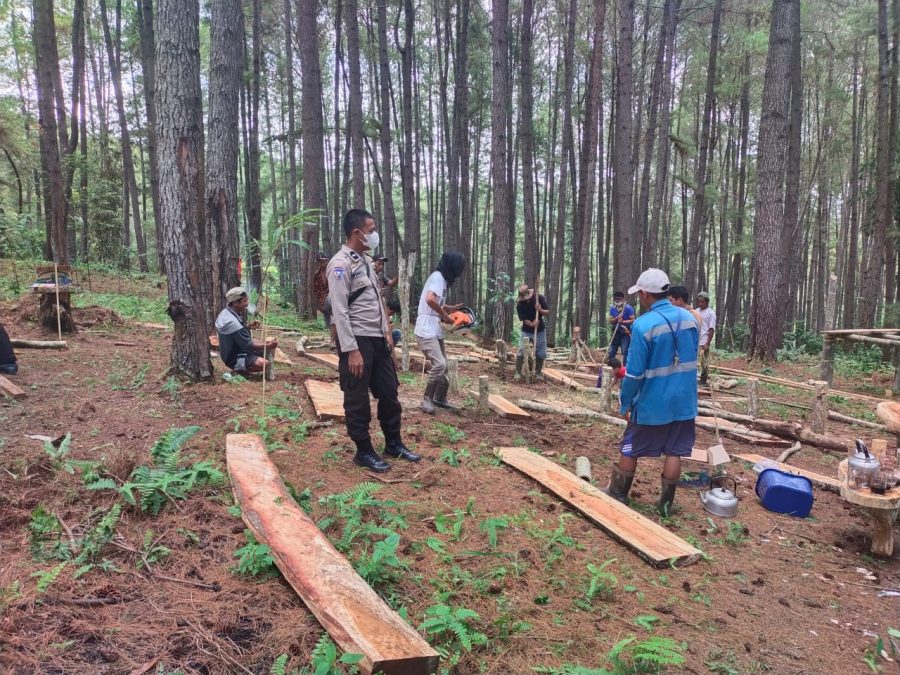 Pemeriksaan Kartu Vaksin, Bhabinkamtibmas Melakukan Pengawasan Protokol Kesehatan