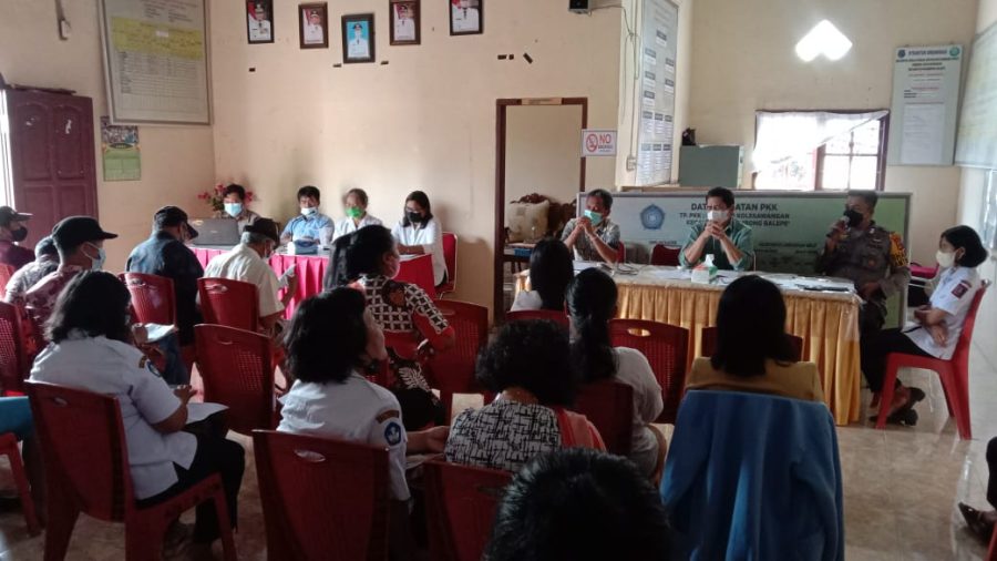 Pemeriksaan Kartu Vaksin, Bhabinkamtibmas Melakukan Pengawasan Protokol Kesehatan