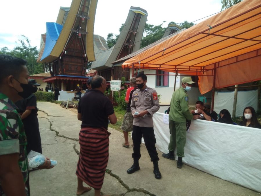 Pemeriksaan Kartu Vaksin, Bhabinkamtibmas Melakukan Pengawasan Protokol Kesehatan